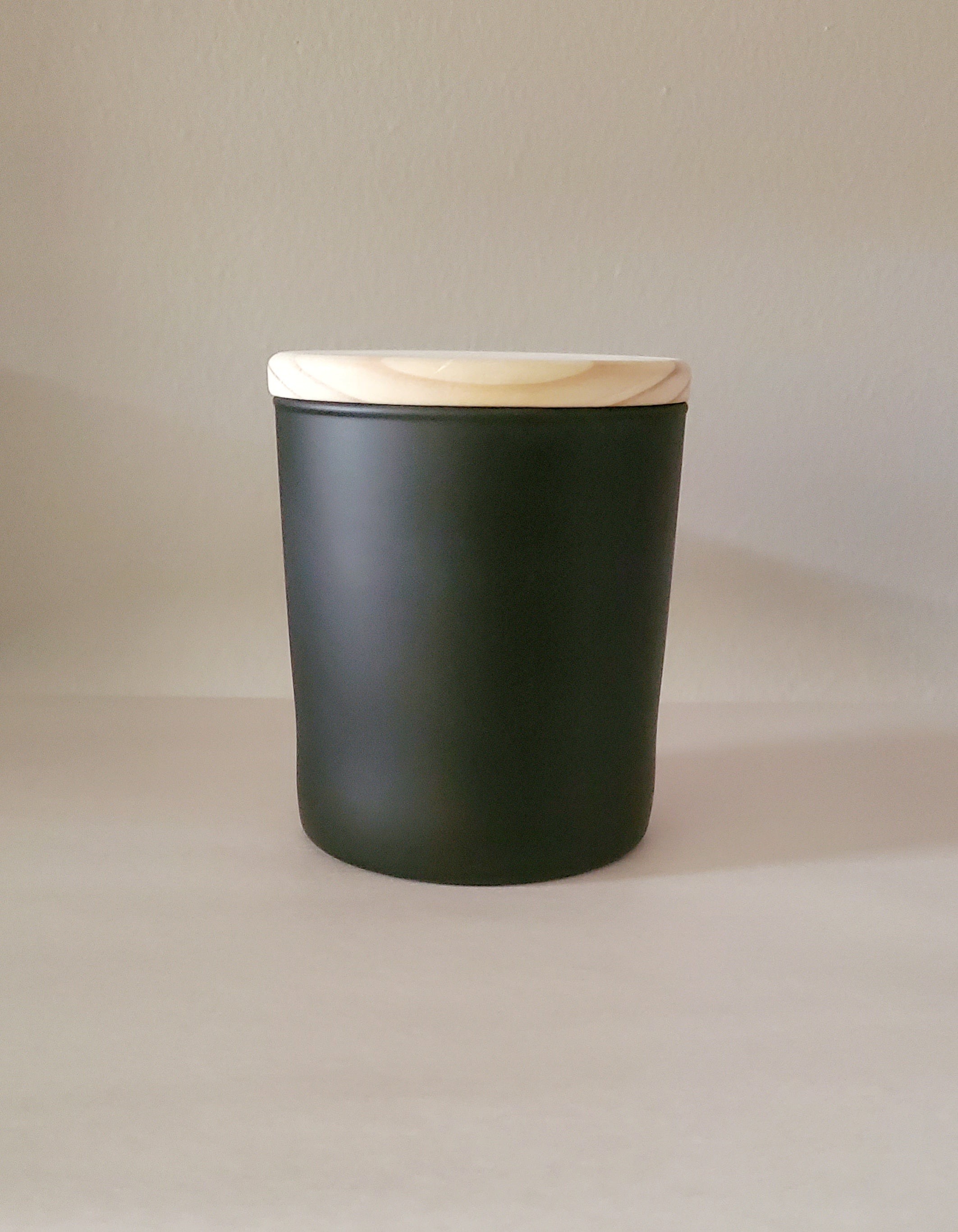 11 ounce - 6/ Wholesale units in Black with a wood lid/Pick 6/$13