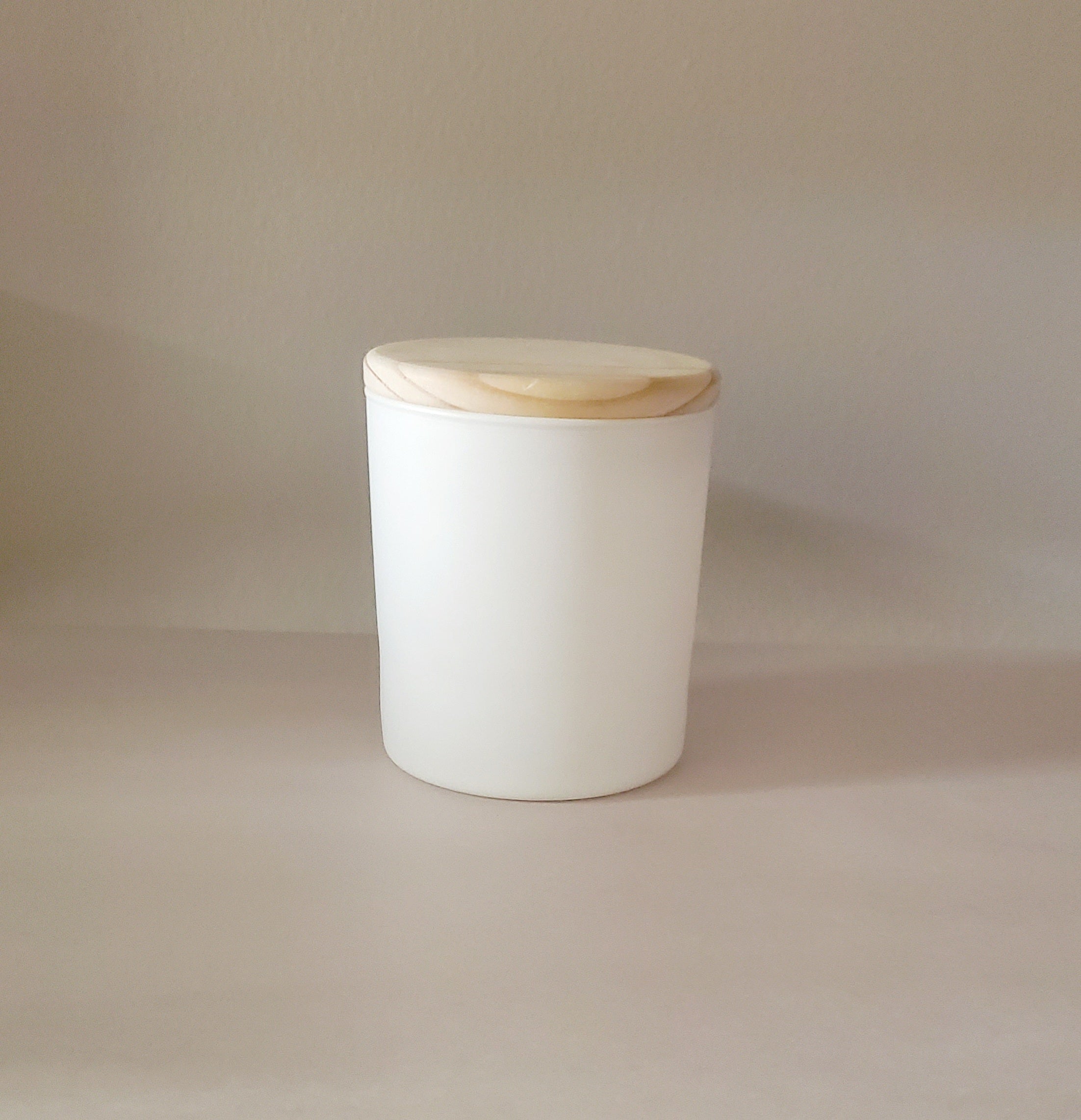 11 ounce - 6/ Wholesale units in White with a wood lid/Pick 6/$13